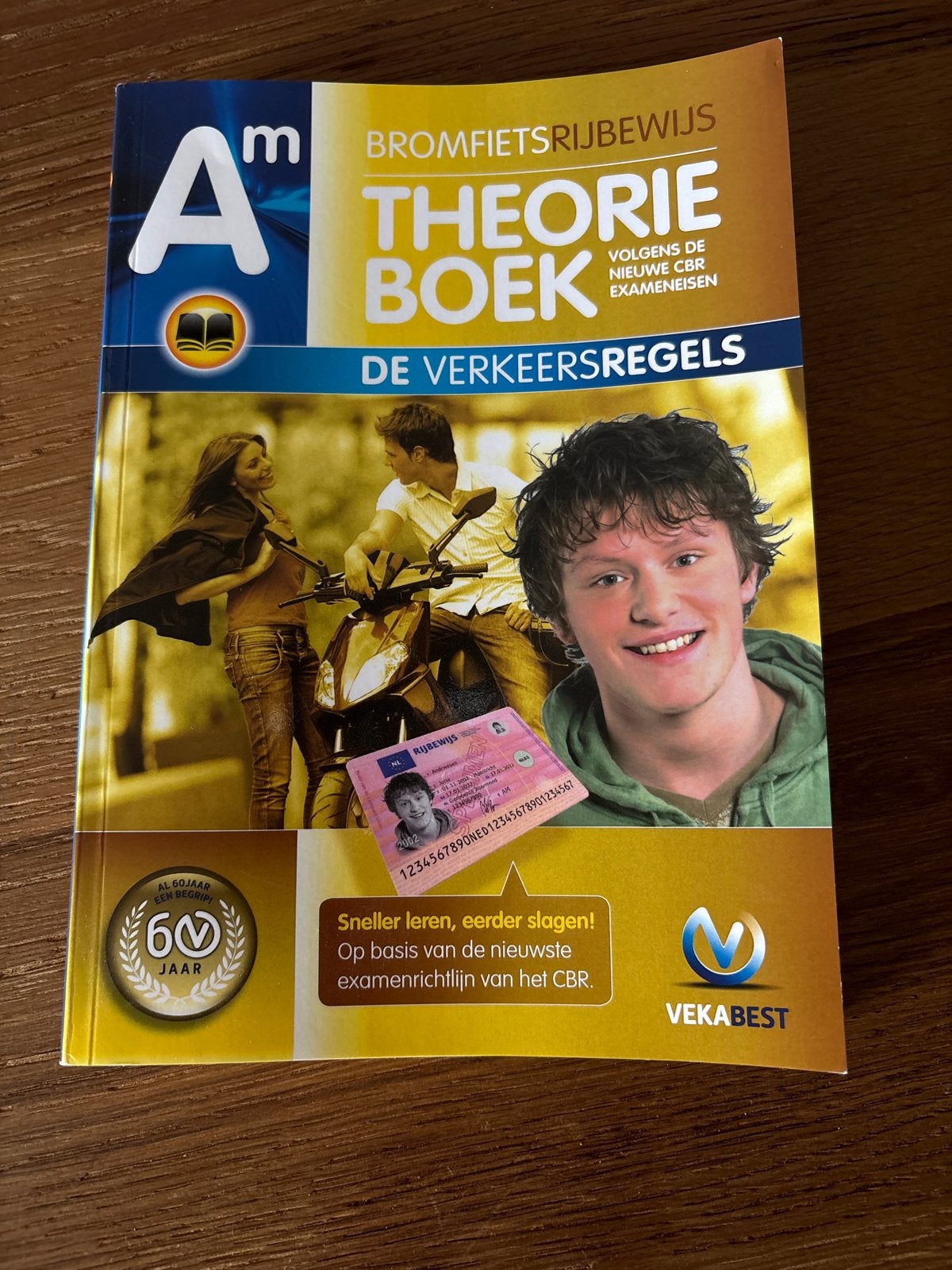 Bromfiets Theorieboek - nieuwste editie, Boeken, Ophalen of Verzenden, Zo goed als nieuw, Overige niveaus