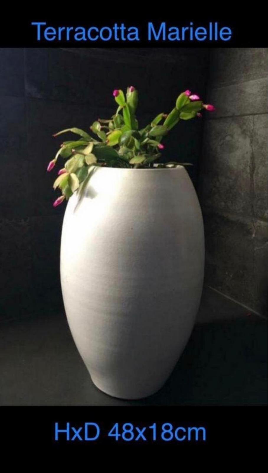 Prachtige hoge 48cm terracotta vaas, Ophalen, Handgemaakt, Wit, 49 cm