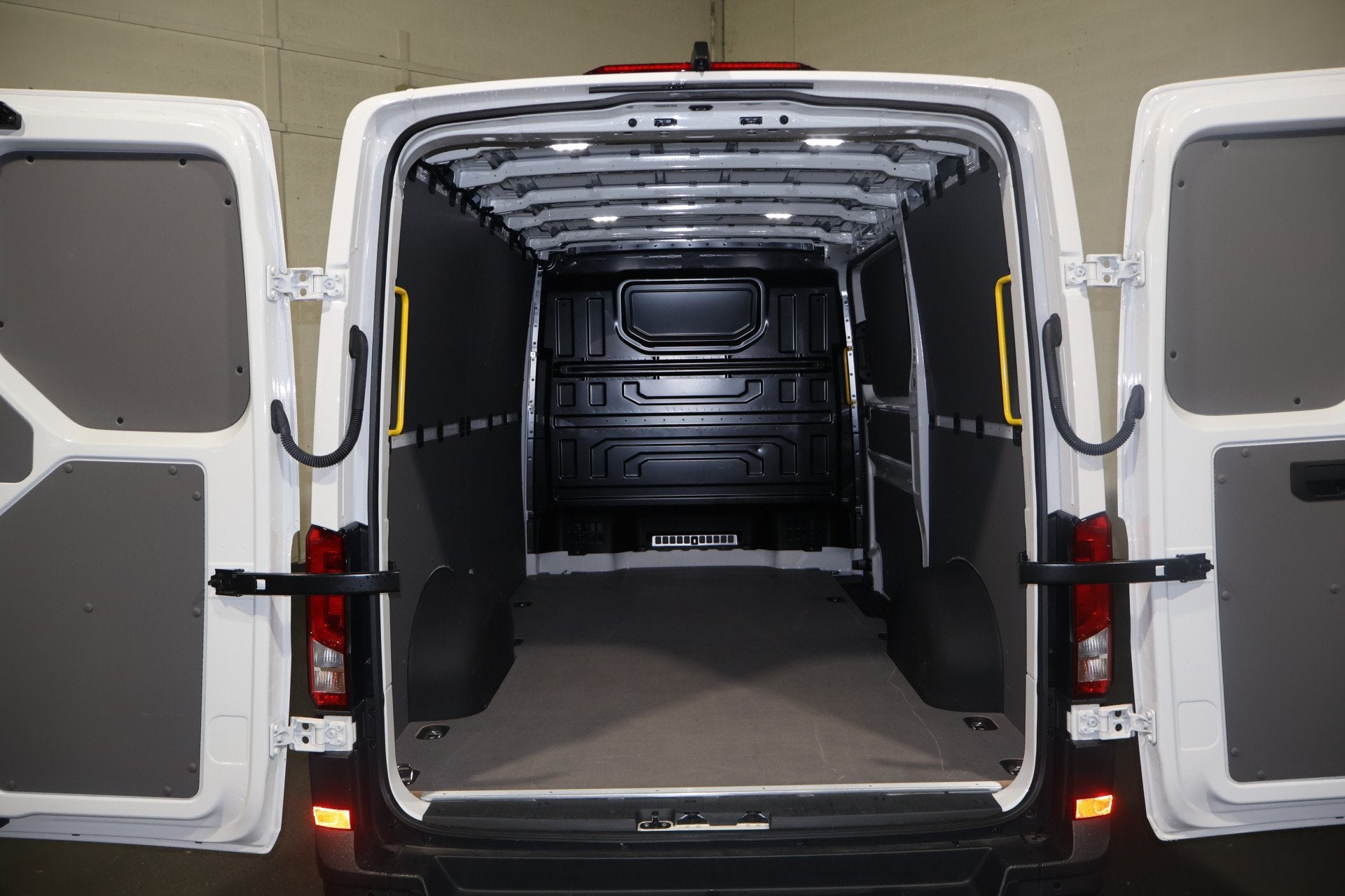 Volkswagen Crafter 2.0 TDI L3 H2 Airco Apple Carplay Camera, Auto's, Voorwielaandrijving, Stof, Gebruikt, Euro 6