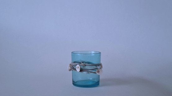 Waxinelichthouder blauw met schelpen p/st., Ophalen of Verzenden, Nieuw, Blauw, Glas