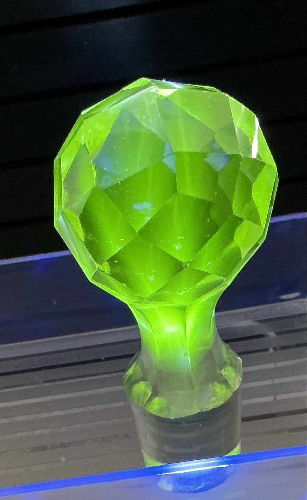 Antieke Uranium/Mangaan Glas Karaf Stop - Facetgeslepen., Verzenden