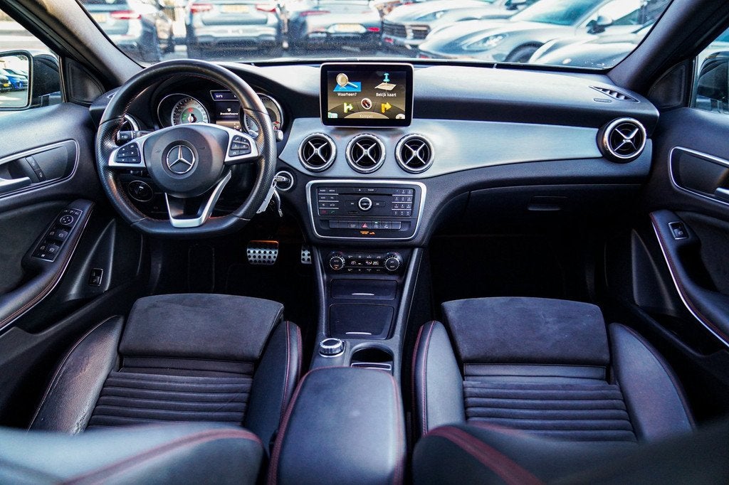 Mercedes-Benz GLA-klasse 250 Business | Panorama | Camera |, Auto's, Mercedes-Benz, 730 kg, Gebruikt, 4 cilinders, Bedrijf
