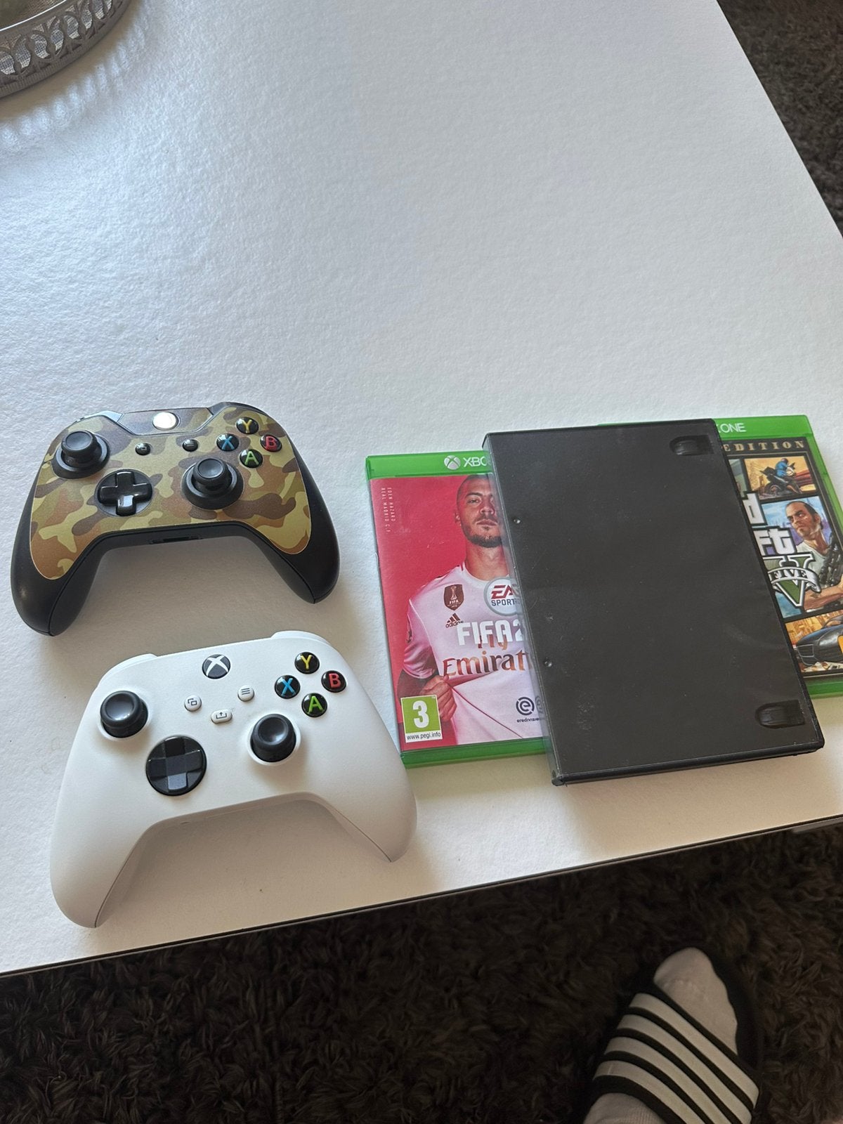 Xbox one, 4 games en 2 controllers, Ophalen, Xbox One, Met 2 controllers, 500 GB