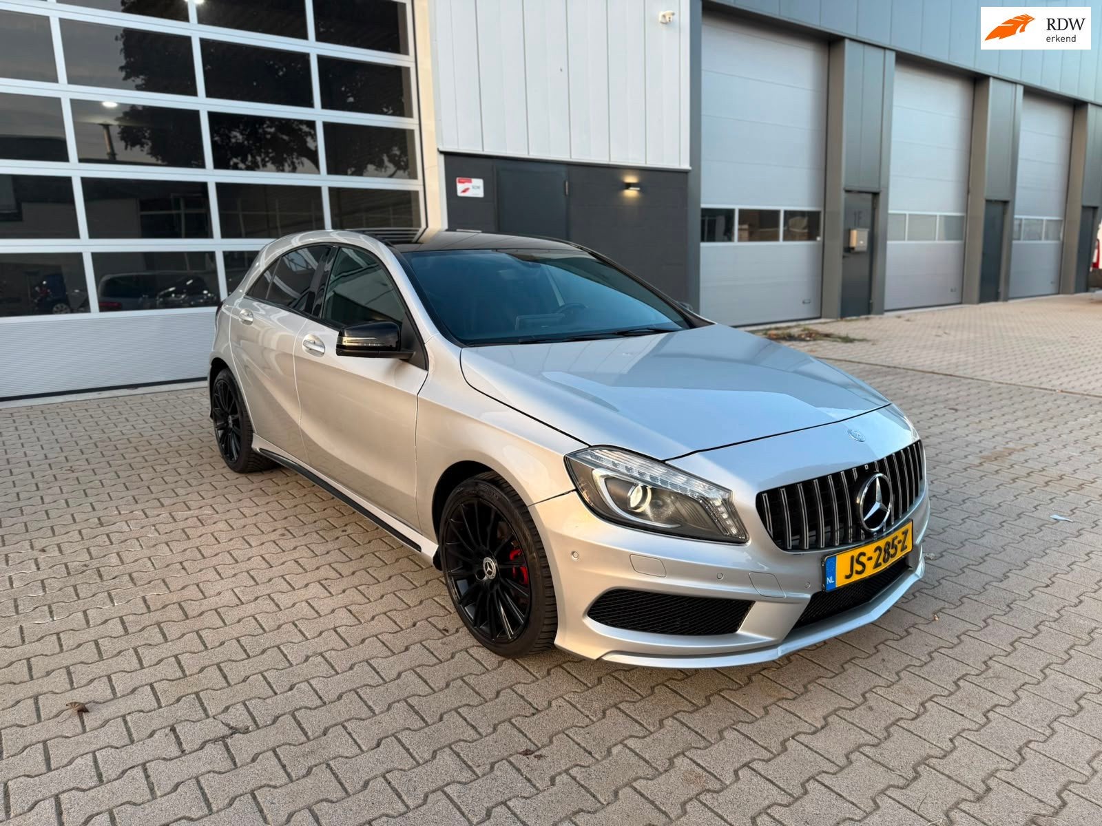 Mercedes-Benz A-klasse 180 Prestige AMG Full Options Leder C, Auto's, Voorwielaandrijving, Gebruikt, 4 cilinders, Leder en Stof