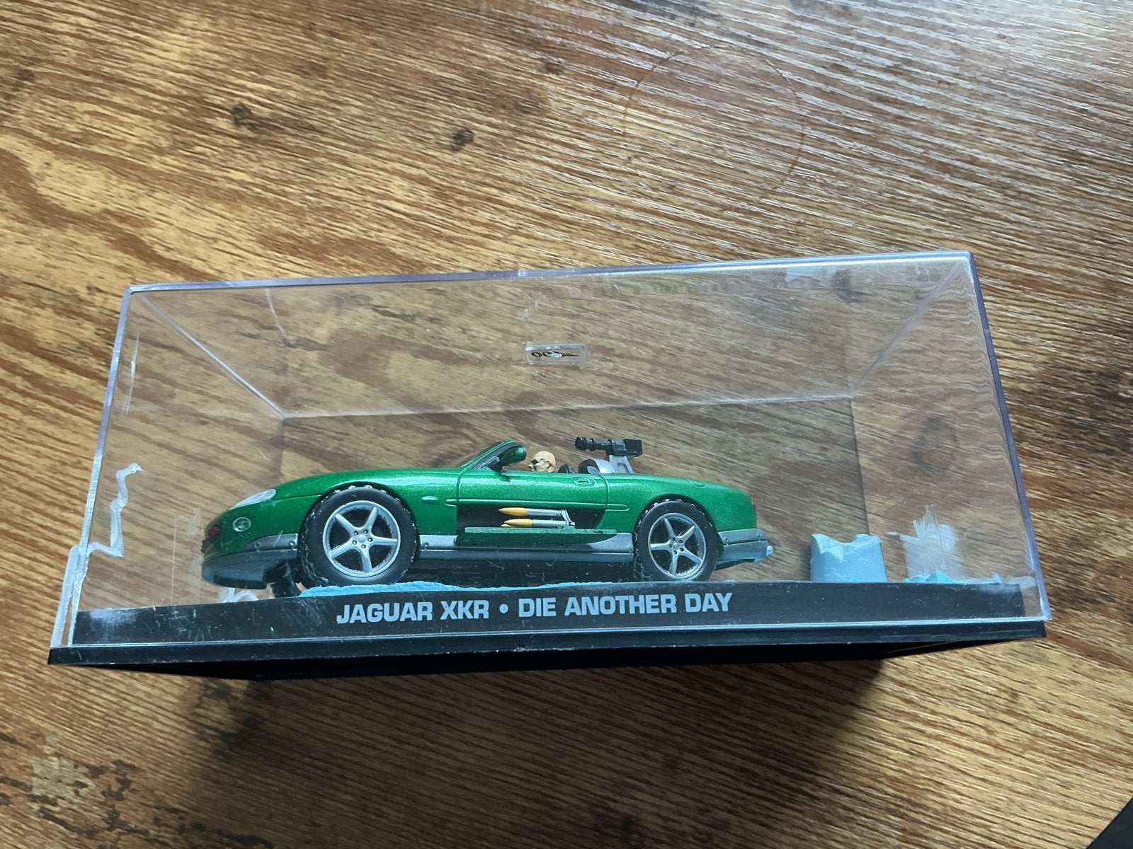 James Bond Jaguar XKR Die Another Day modelauto/1.43, Ophalen, Zo goed als nieuw, Auto, Overige merken