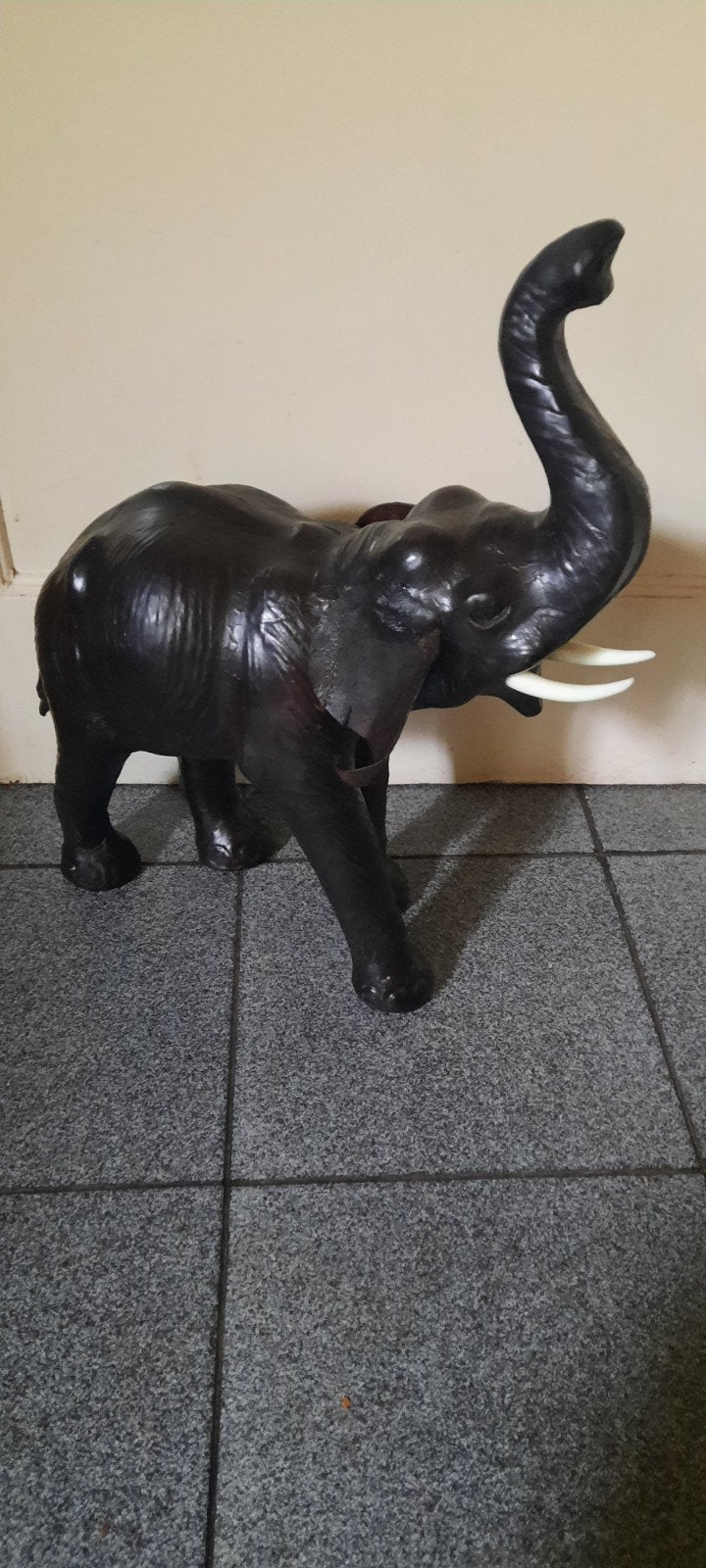 Grote vintage olifant beeld van leer, Antiek en Kunst, Ophalen of Verzenden