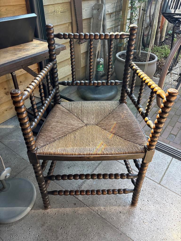 Antieke houten stoel met biezen zitting, Antiek en Kunst, Antiek | Meubels | Stoelen en Banken, Ophalen
