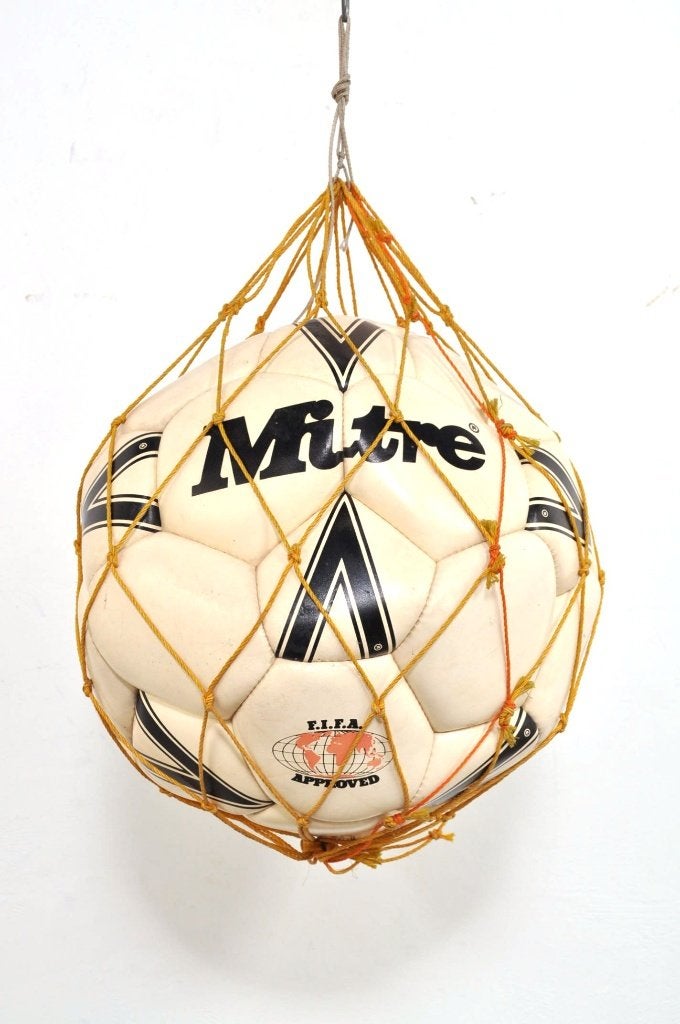 Vintage XL voetbal Engelse Mitre bal reclame EYECATCHER, Ophalen of Verzenden, Gebruikt, Gebruiksvoorwerp