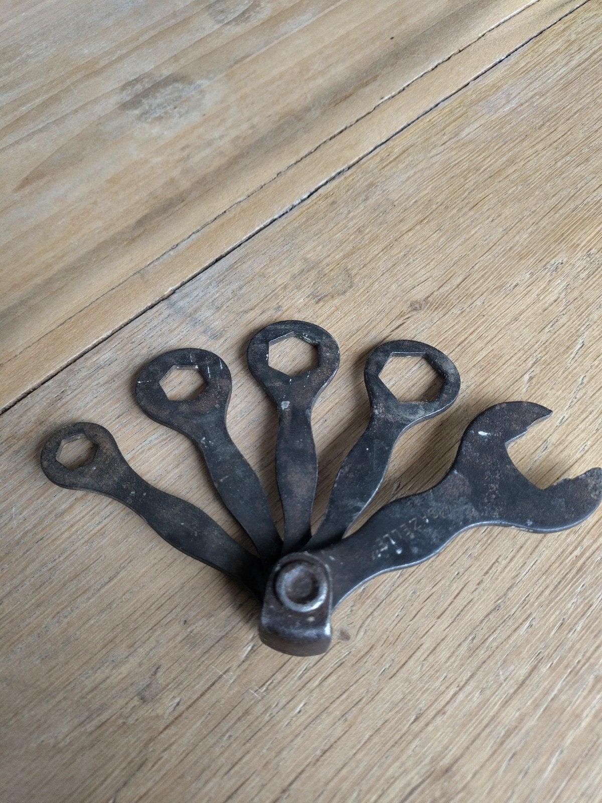 Antiek Gazelle sleutelsetje van Terry Spanners, Ophalen
