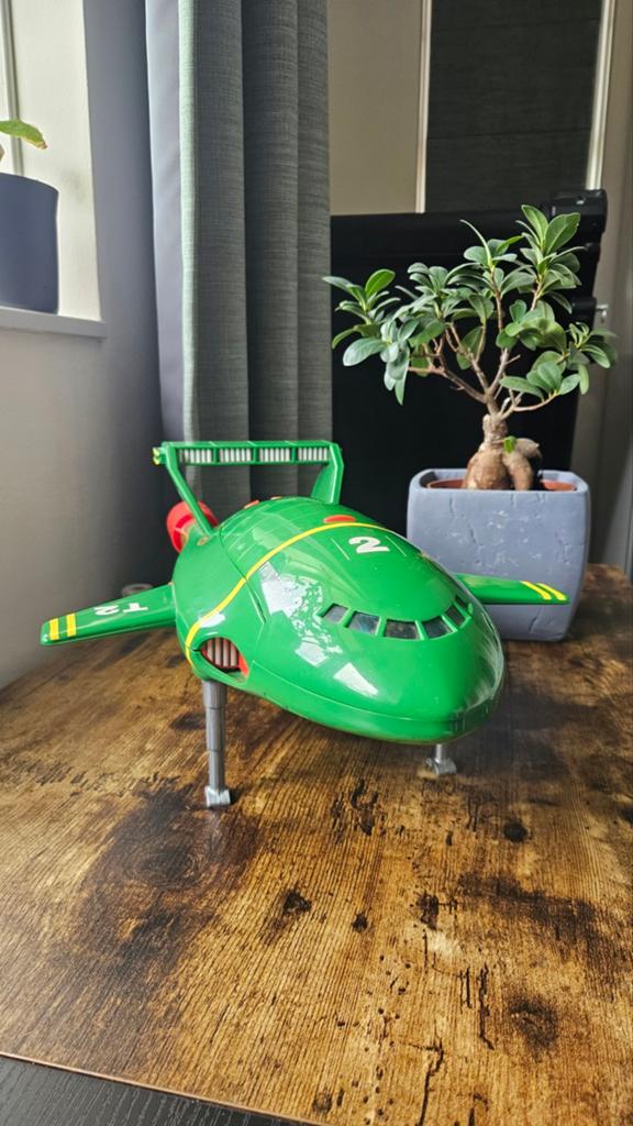 Thunderbirds 2 en 4 met 2 poppetjes, Kinderen en Baby's, Speelgoed | Actiefiguren, Ophalen of Verzenden, Gebruikt
