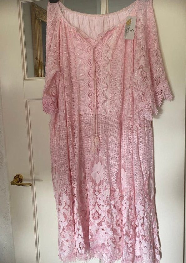 Kanten rose jurkje mt 48/52 half gevoerd nieuw, Kleding | Dames, Grote Maten, Verzenden, Nieuw, Roze, Jurk