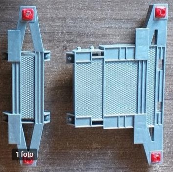 Bruder Bevestigingsplaten + rode clips tbv container BF42860, Ophalen of Verzenden, Zo goed als nieuw