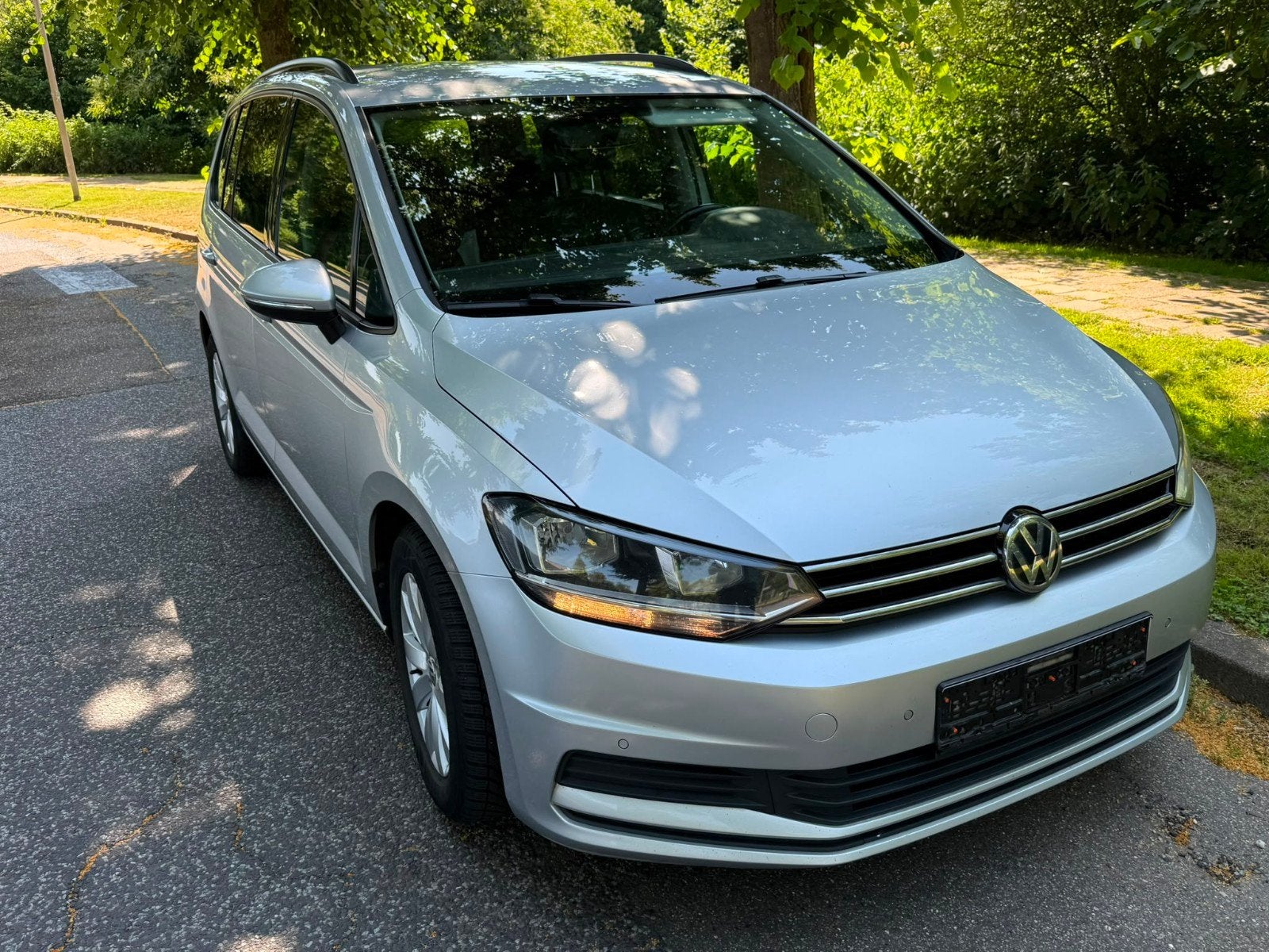Nette Volkswagen Touran 1.6 automaat 2017. Euro 6, Auto's, Stof, 4 cilinders, 1600 cc, Diesel