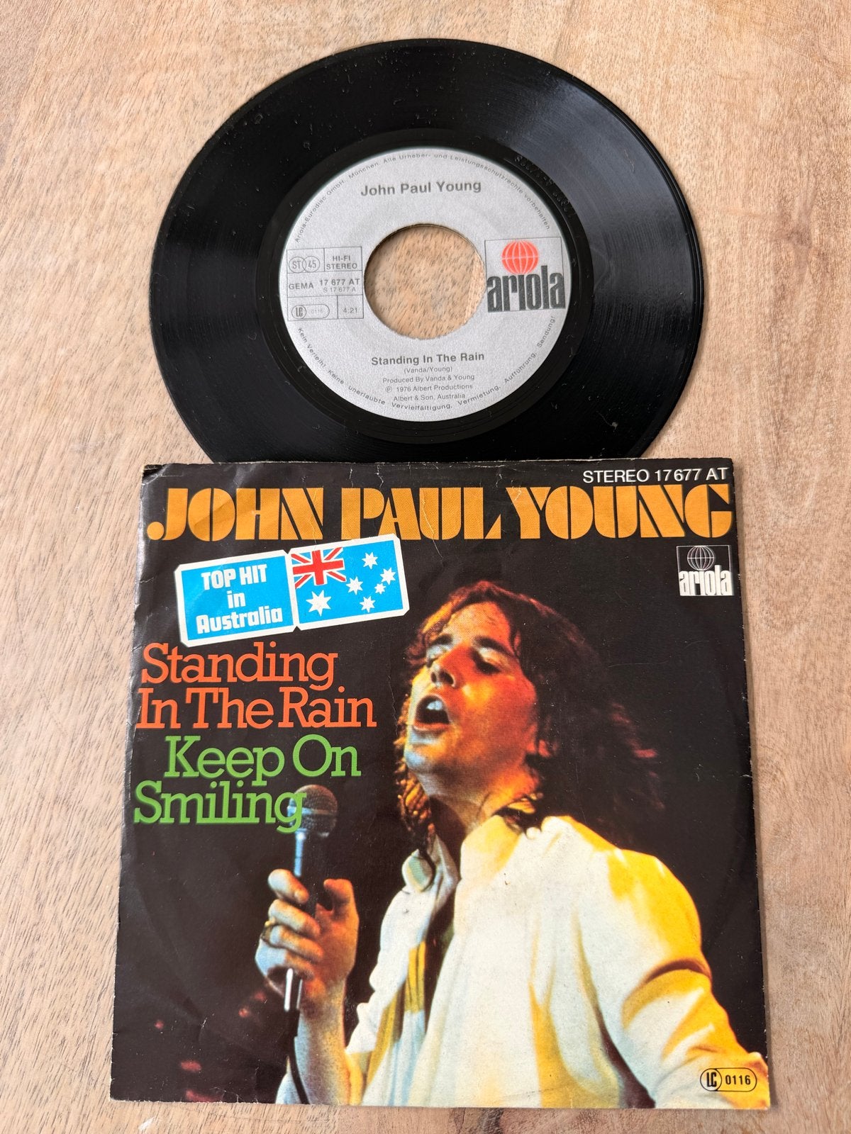 John Paul Young - Standing In The Rain / Keep On Smiling, Gebruikt, 7 inch, Pop, EP