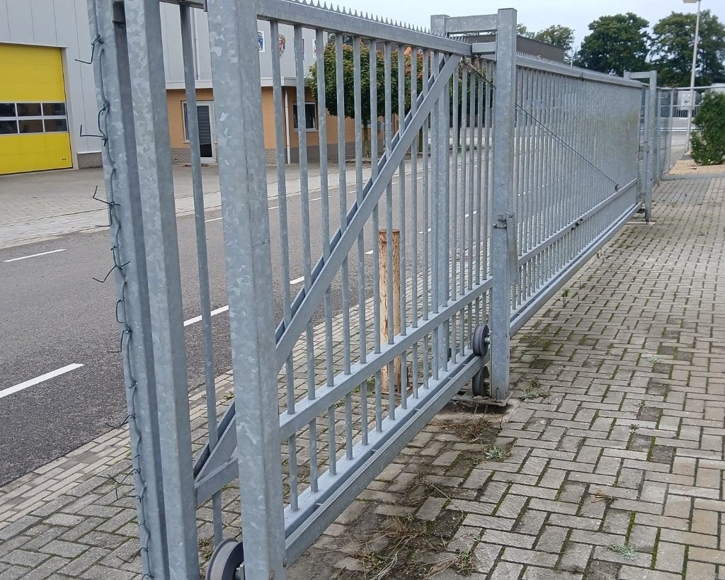 schuifpoort schuifhek 8.30 mtr. lang, 6.70 mtr. doorgang, Ophalen, Staal, Schuifpoort, 200 cm of meer