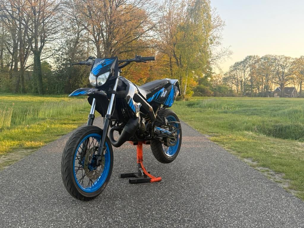 Derbi senda xtreme. 50cc nette onderhouden brommer, Fietsen en Brommers, Brommers | Derbi, Ophalen, Zo goed als nieuw