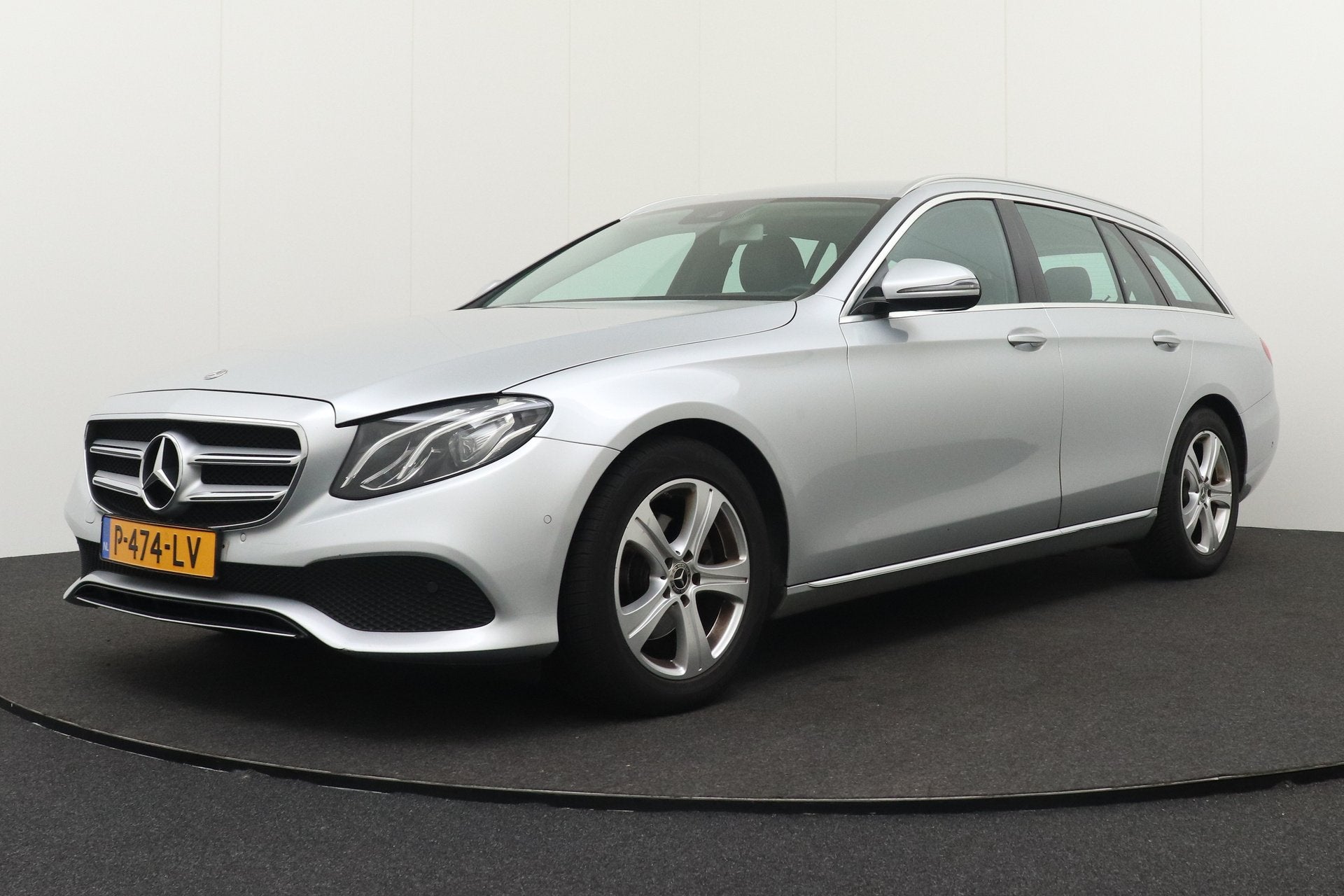 Mercedes-Benz E-Klasse Estate 220d 195 PK Premium+ Camera Na, Dealer onderhouden, Achterwielaandrijving, Gebruikt, Leder en Stof