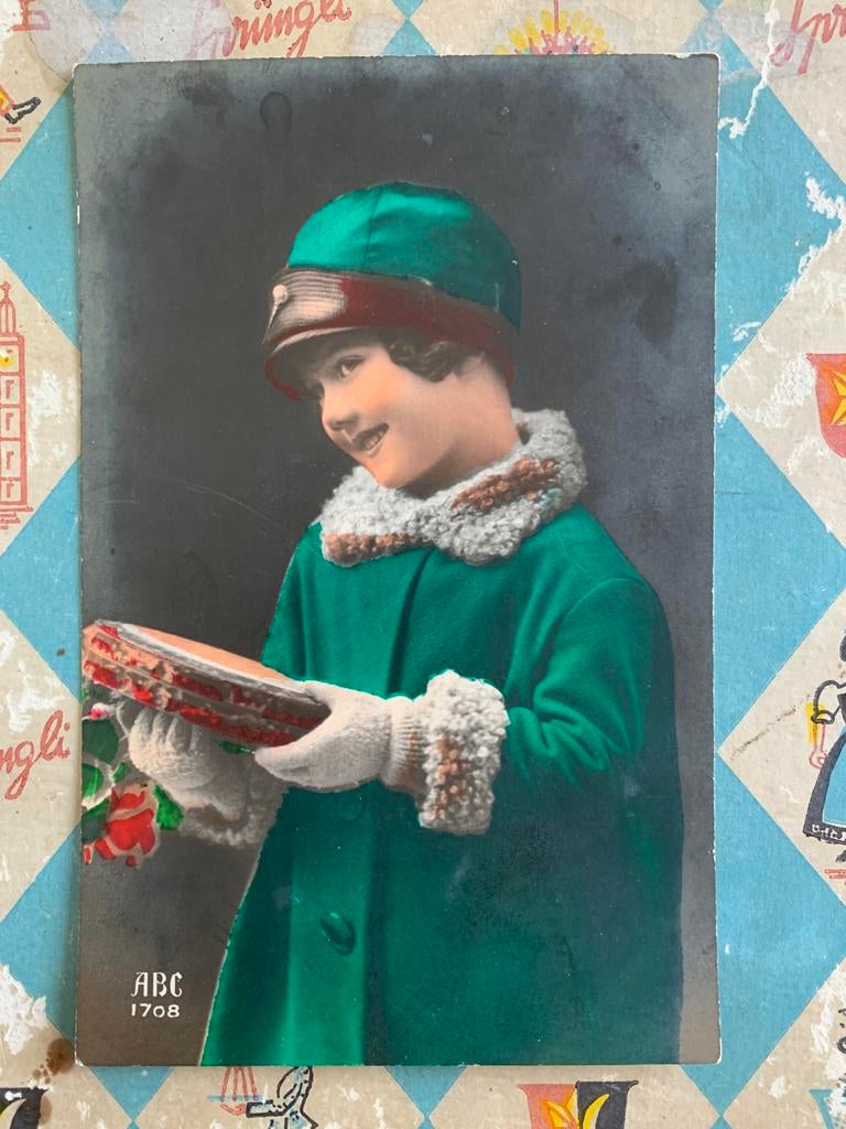 1930 Meisje in groene jas (NN), Ophalen of Verzenden, 1920 tot 1940, Gelopen, Kinderen