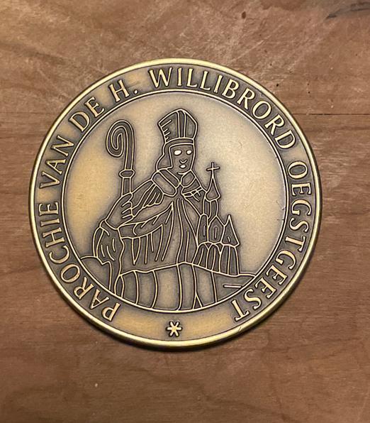 Grote koperen penning parochie willibrord oegstgeest, Postzegels en Munten, Penningen en Medailles, Ophalen of Verzenden, Overige materialen