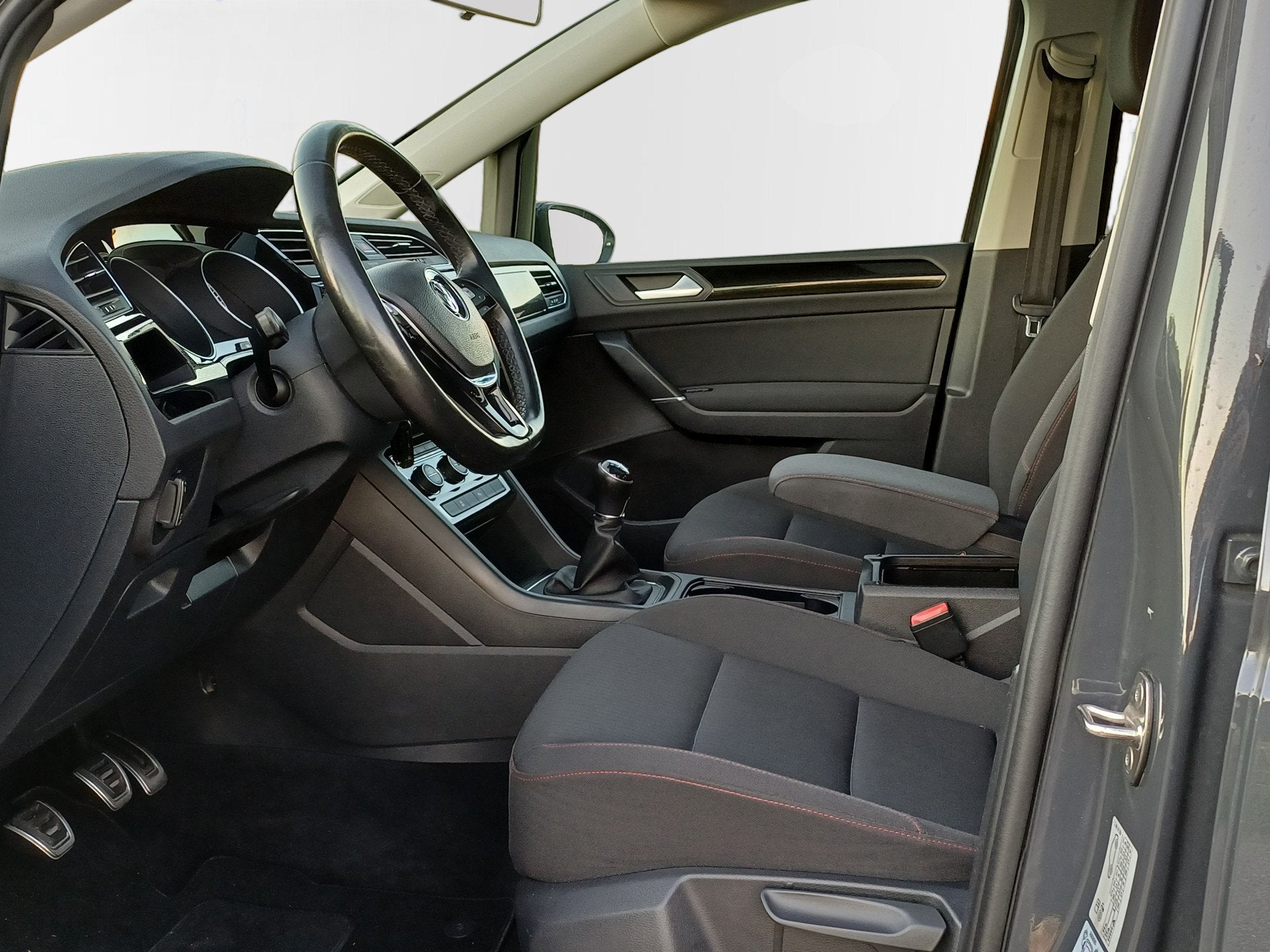 Volkswagen Touran 1.2 TSI 7p / Sound Edition / Zeer complete, Gebruikt, 4 cilinders, 7 stoelen, 1364 kg