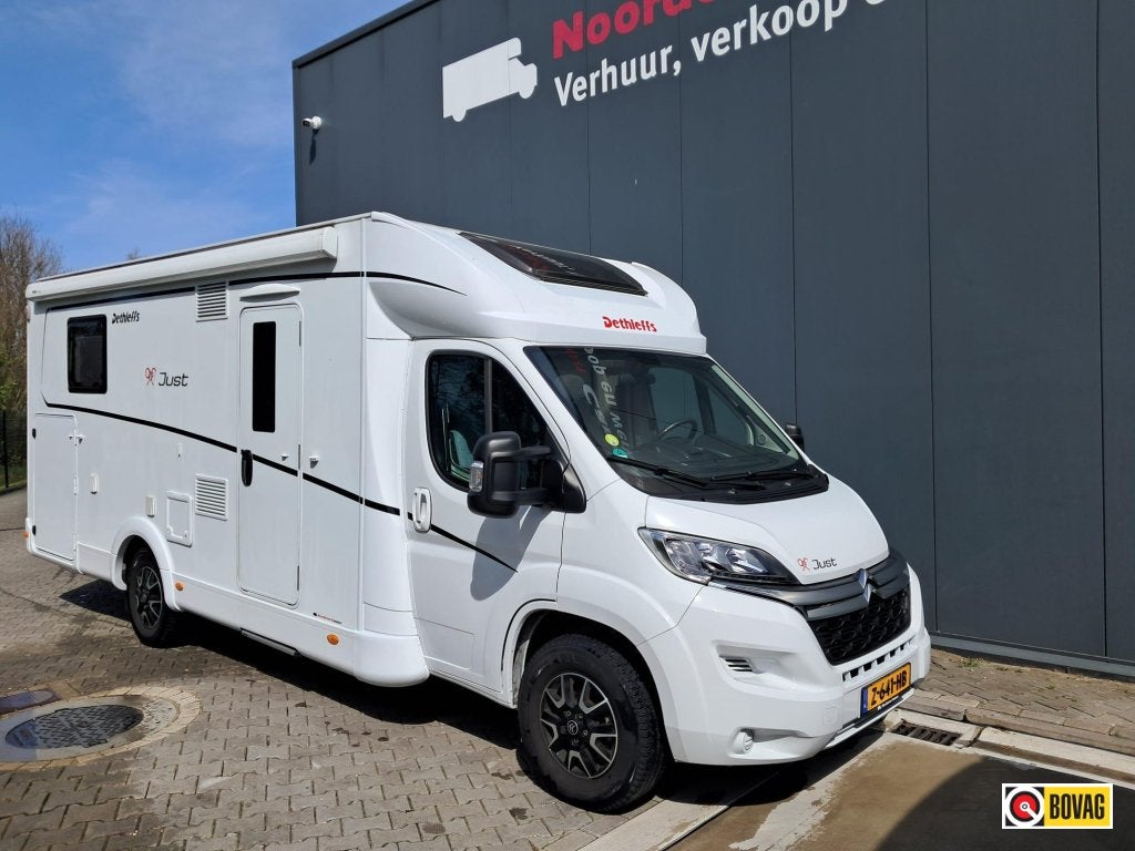 Dethleffs Just 90 T 7052 DBM - 165pk - queensbed, Caravans en Kamperen, Campers, Koelkast, Bedrijf, Luifel, Dethleffs