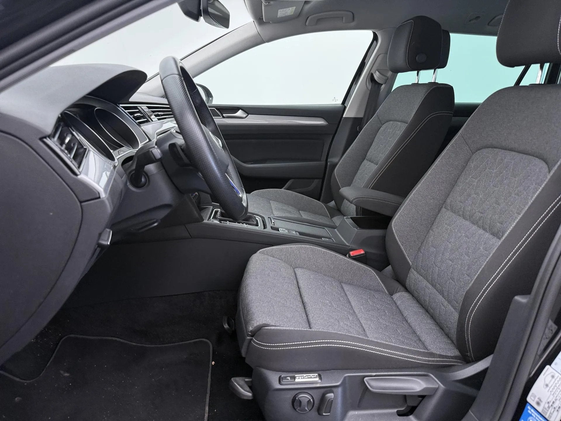 Volkswagen Passat Variant 1.4 TSI PHEV GTE Business, Gebruikt, 4 cilinders, Zwart, Geïmporteerd