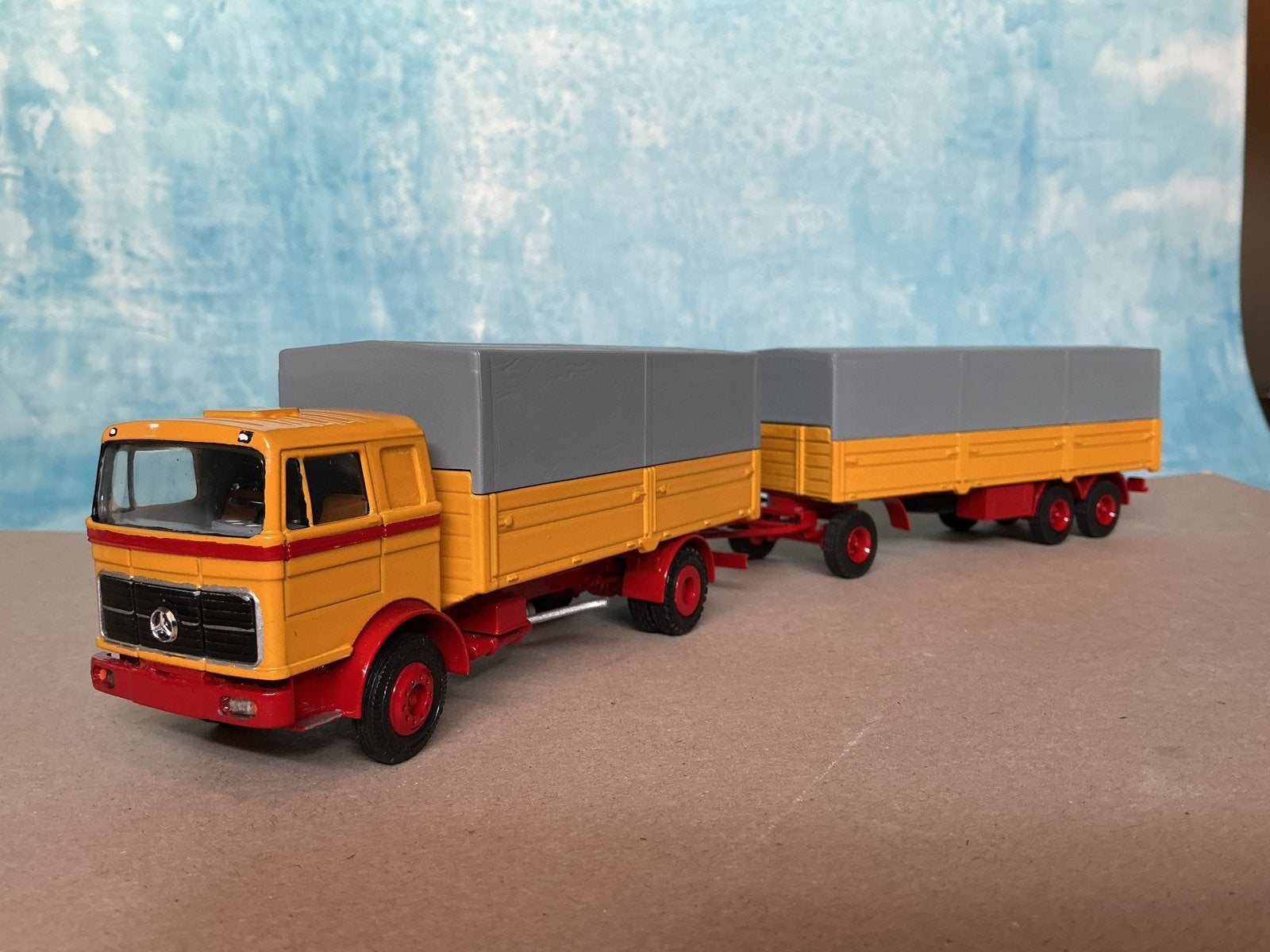 Conrad NZG Mercedes met aanhanger ZGAN, Hobby en Vrije tijd, Modelauto's | 1:50, Ophalen of Verzenden, Zo goed als nieuw, Bus of Vrachtwagen