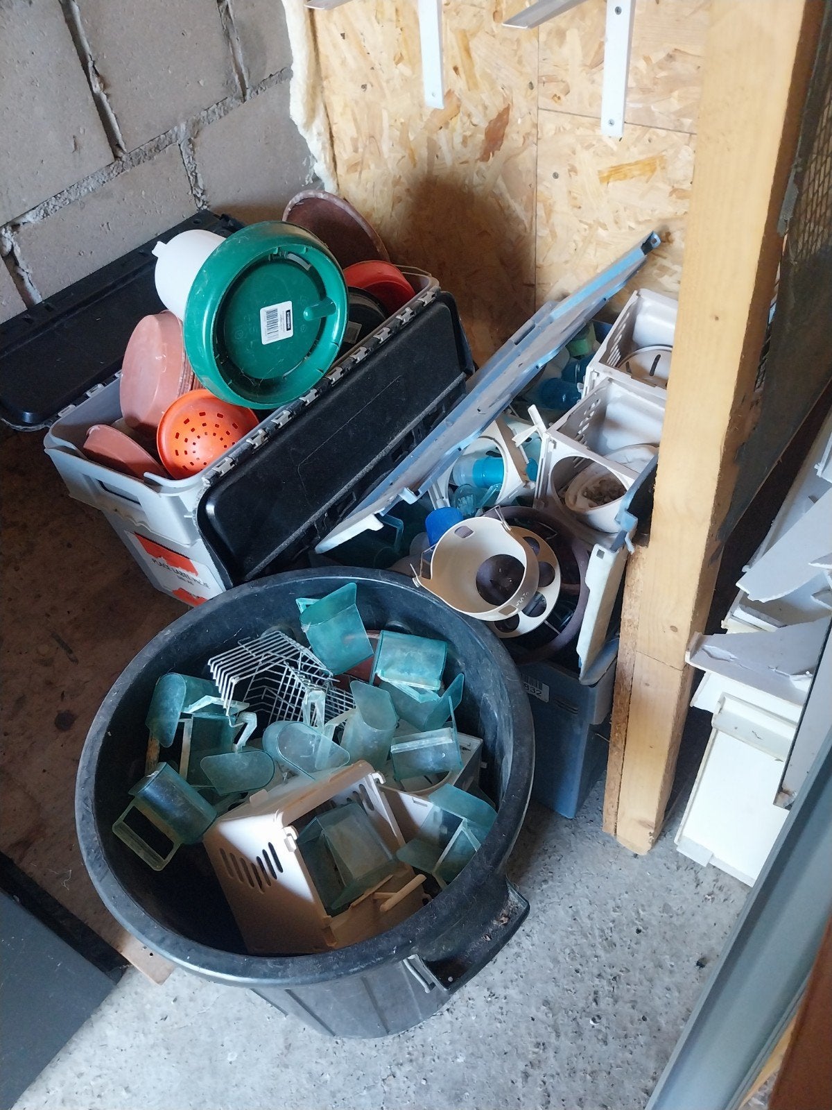 diverse voerbakje drink flessen nestkasten, Dieren en Toebehoren, Vogels | Toebehoren, Ophalen, Eten en Drinken