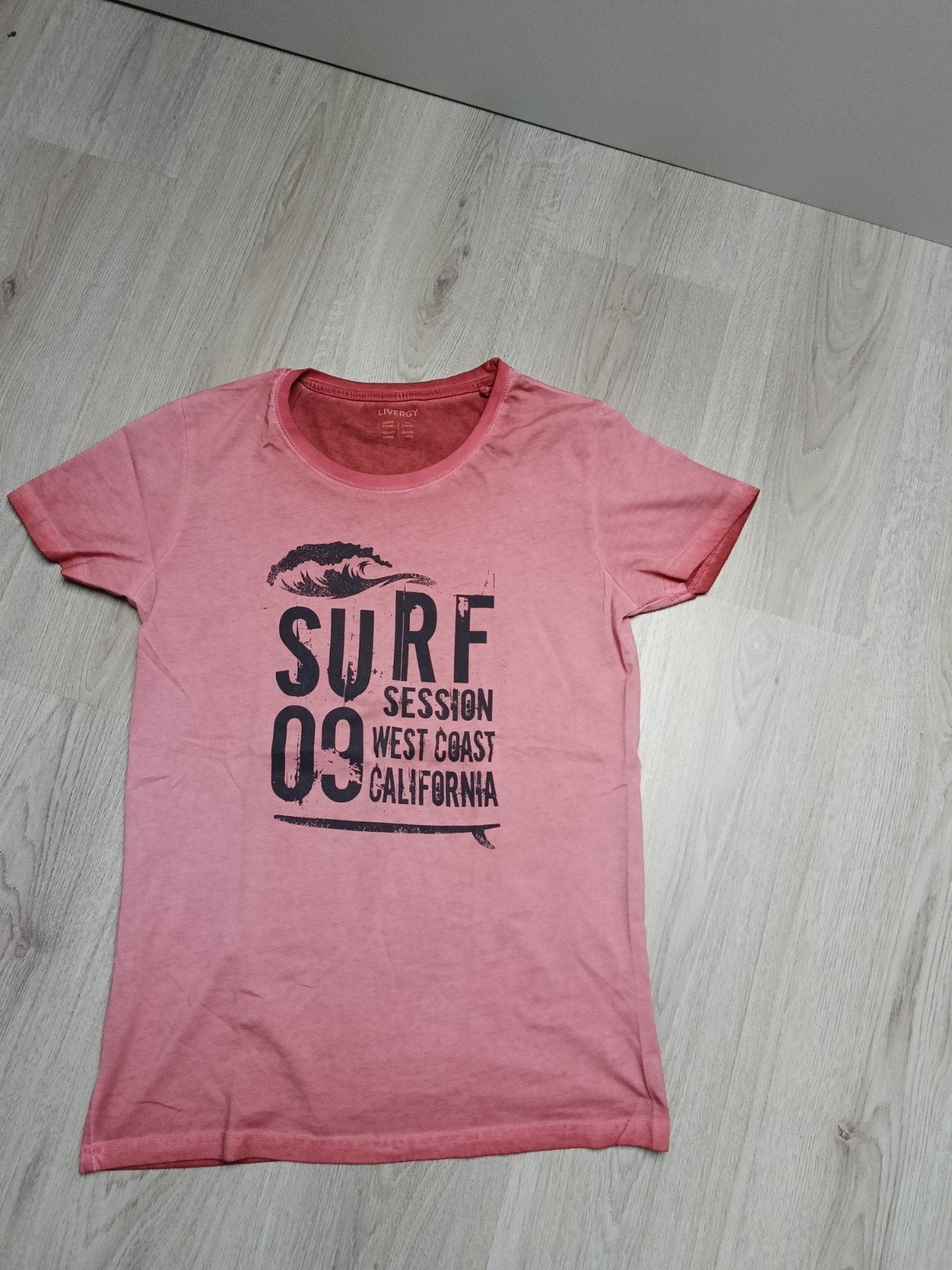 Livergy T-shirt roze met surfprint - Maat S, Kleding | Heren, T-shirts, Ophalen of Verzenden, Roze, Gedragen, Livergy