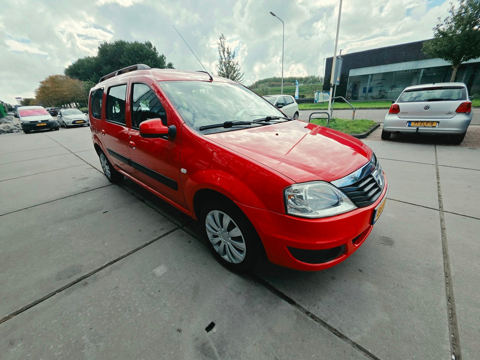 Dacia Logan MCV 1.6-16V Lauréate - Airco -, Auto's, Stof, Gebruikt, Zwart, 4 cilinders