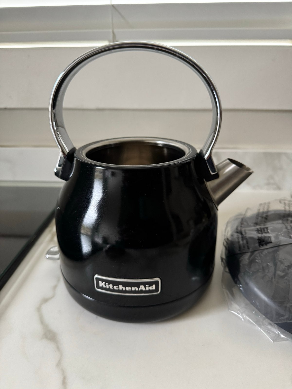 KitchenAid waterkoker - Zwart -, Minder dan 1 liter, Ophalen, Zo goed als nieuw, Draadloos