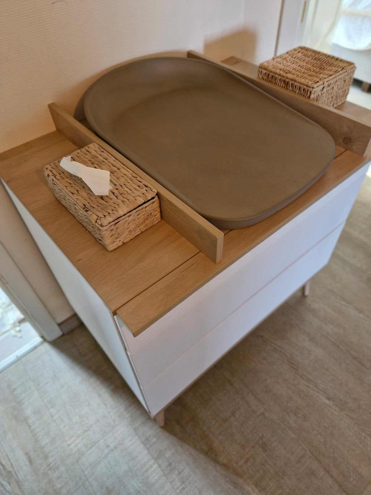 Commode Quax Flow Wit/Eik + Verlengstuk, Kinderen en Baby's, Kinderkamer | Commodes en Kasten, Ophalen, Gebruikt, 50 tot 70 cm