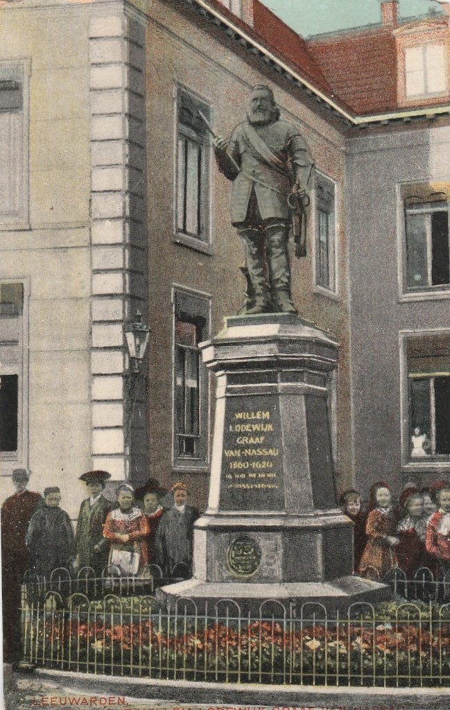 leeuwarden- standbeeld willem lodewijk 1909, Ophalen of Verzenden, Voor 1920, Friesland