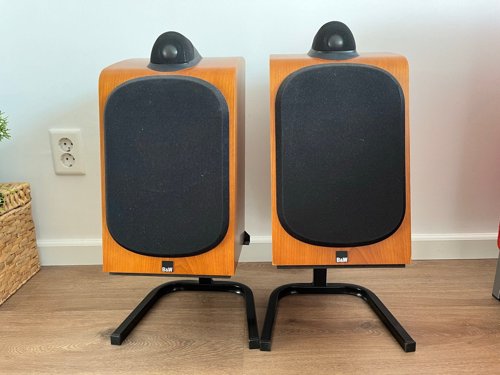 B&W / Bowers & Wilkins 705 speakers met standaard, Audio, Tv en Foto, Luidsprekers, Gebruikt, Inclusief standaarden, Ophalen of Verzenden
