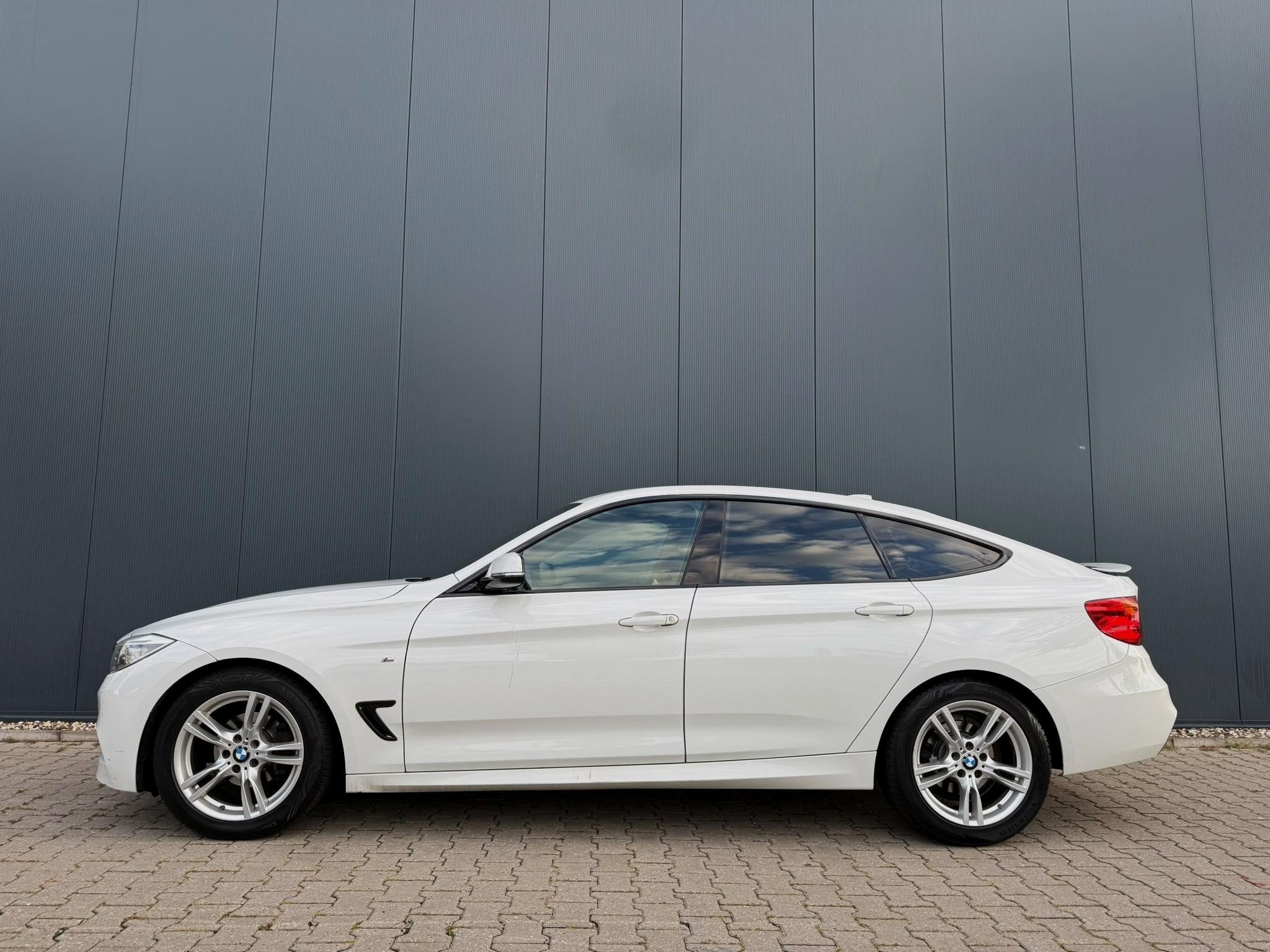 BMW 3-serie Gran Turismo 320i M Sport / Leer / Camera / Navi, Automaat, Achterwielaandrijving, Gebruikt, Euro 6