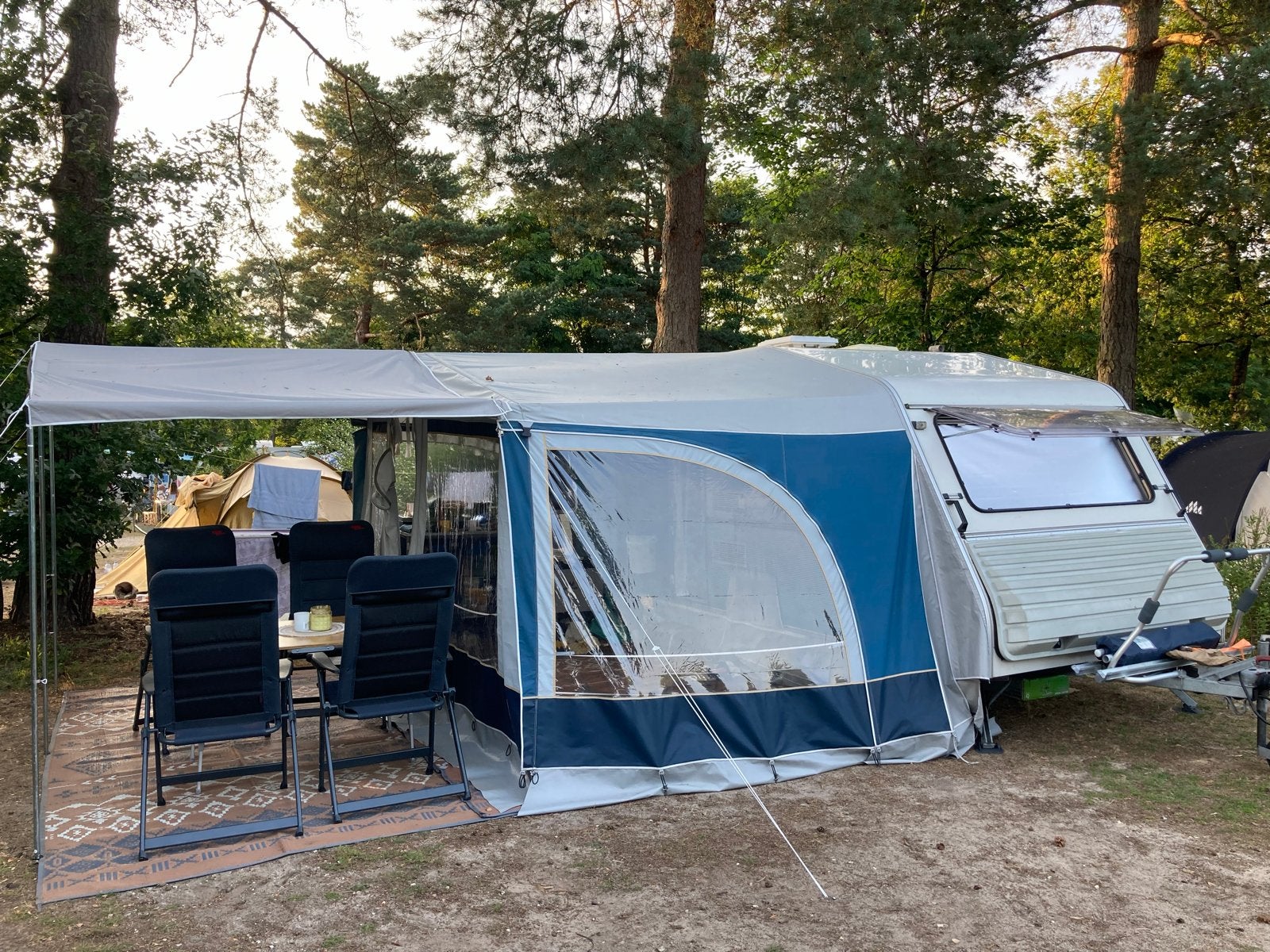 KIP KE-38 met stapelbed, Caravans en Kamperen, Caravans, Stapelbed, Particulier, 4 tot 5 meter, 500 - 750 kg