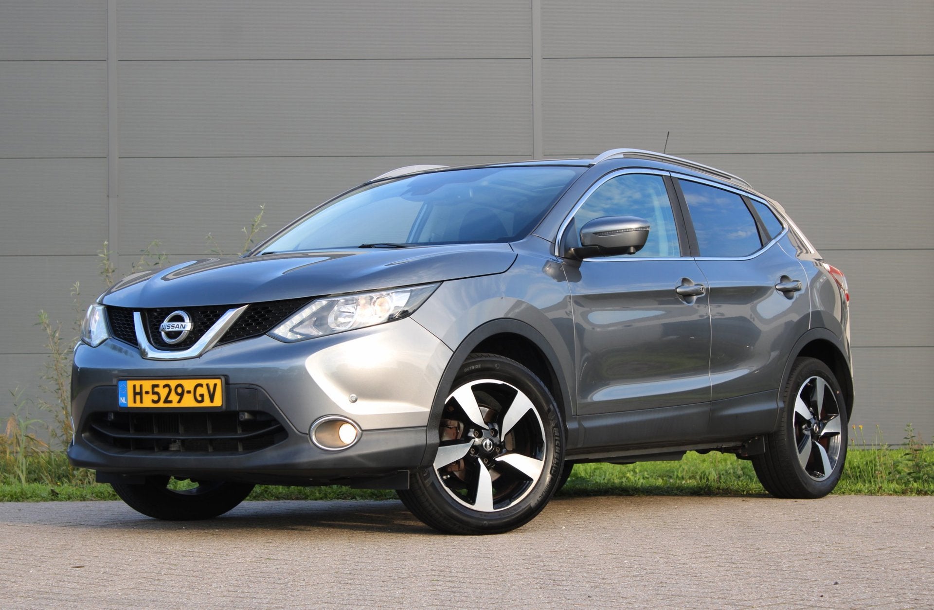 Nissan Qashqai 1.2 ConnectEdition Panodak Navi 360Camera 18I, Voorwielaandrijving, Euro 5, Stof, Zwart