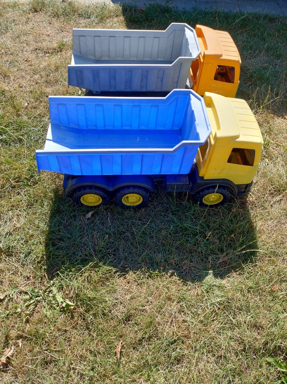 Grote kiepwagens (2 stuks) - 70cm, Kinderen en Baby's, Speelgoed | Speelgoedvoertuigen, Ophalen, Gebruikt