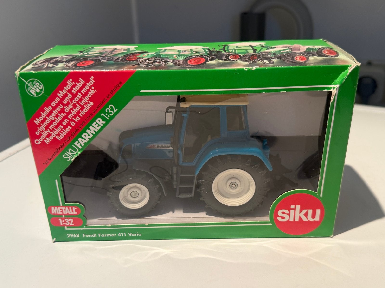 Siku Farmer 1:32 Fendt Farmer 411 Vario (2968), Ophalen of Verzenden, Nieuw, Tractor of Landbouw, SIKU