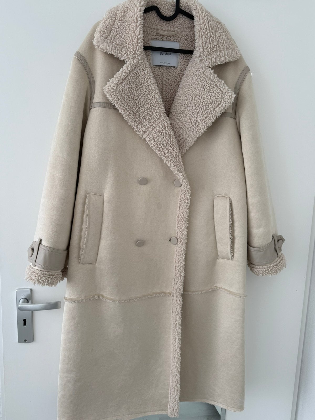 Bershka lange beige winterjas met teddy voering, Kleding | Dames, Ophalen of Verzenden, Zo goed als nieuw, Maat 38/40 (M), Beige