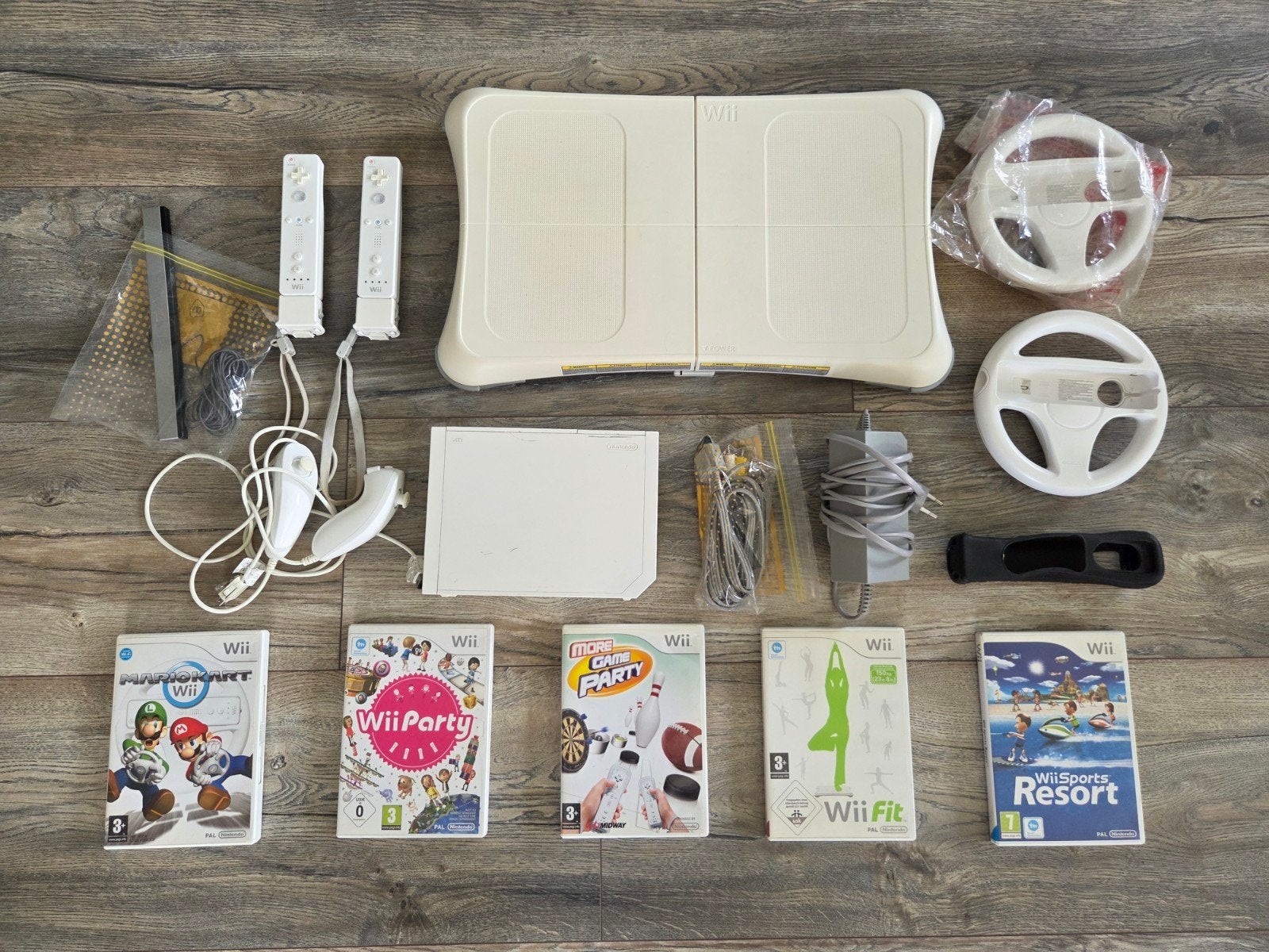 Nintendo Wii (incl. 2 controllers, 5 games en extra's), Ophalen, Gebruikt, Met 2 controllers, Met games