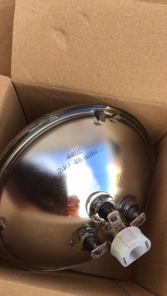 Sealed Beam 24volt rond type 4402 12 stuks  € 20,00, Ophalen of Verzenden, Nieuw