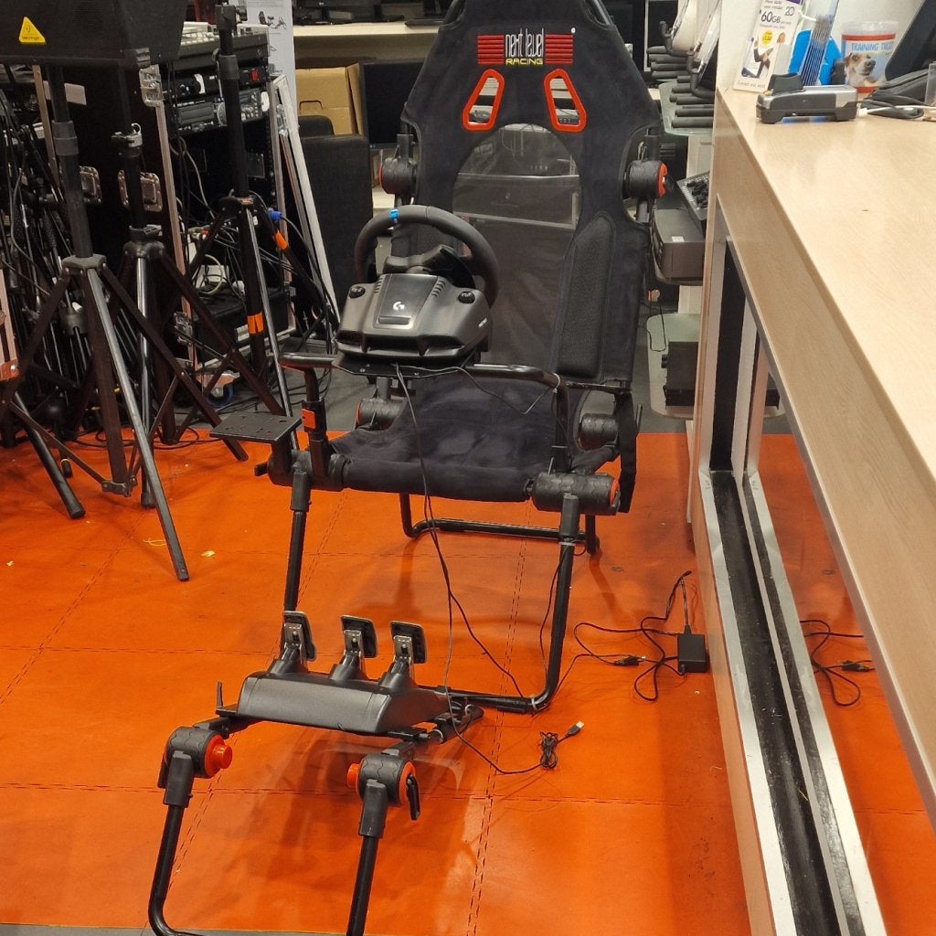 Logitech G923 met F-GT Lite next level racing stoel, 2K Games, Zo goed als nieuw, https://support.2k.com/hc/nl, 10 Hamilton Landing, Novato, CA 94949, Verenigde Staten