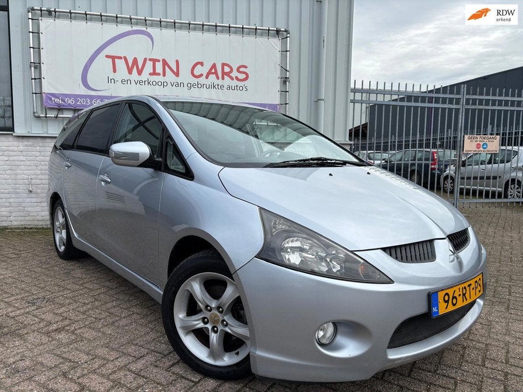 Mitsubishi Grandis 2.4-16V Intense 6p. Airco Automaat, Auto's, Mitsubishi, Bedrijf, Metallic lak, 6 stoelen, 93 €/maand