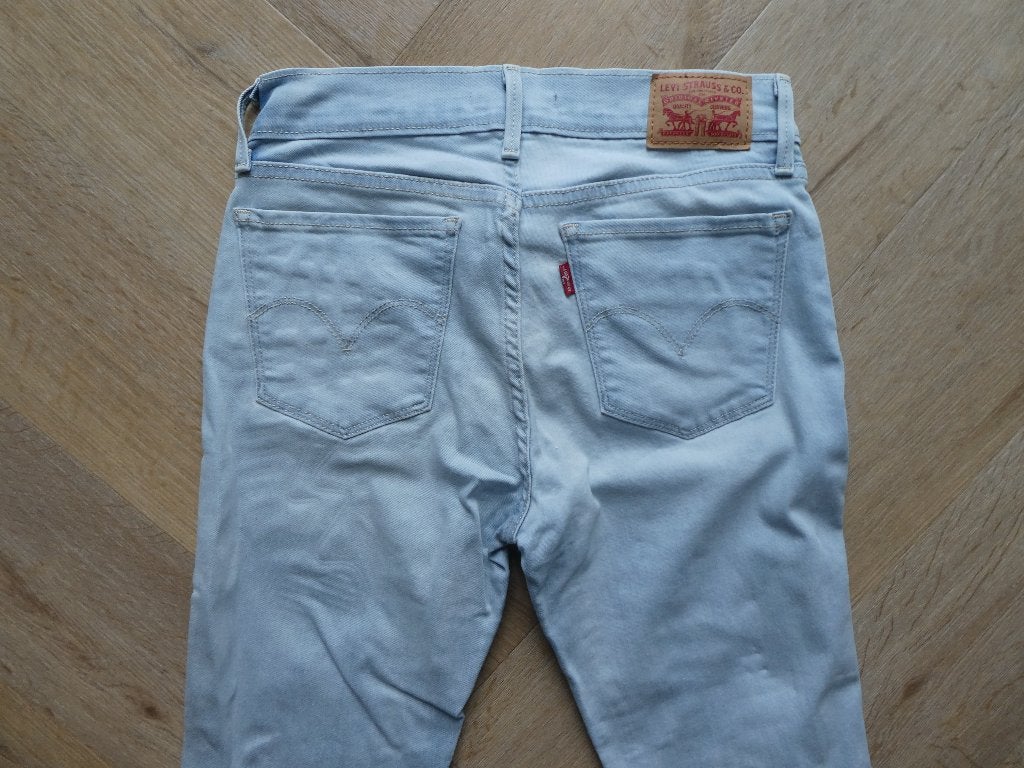 Mooie Levi 710 Super Skinny spijkerbroek maat 28, Kleding | Dames, Blauw, Ophalen of Verzenden, Zo goed als nieuw, W28 - W29 (confectie 36)