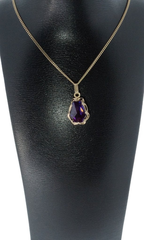 Amethist edelsteen 14k gouden ketting hanger diepe kleur, Voordeelsieraden, Ophalen of Verzenden, Zo goed als nieuw, Met edelsteen