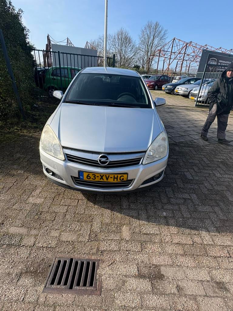 Opel Astra 1.4 16V 5D 2007 Grijs, Auto's, Opel, 4 cilinders, 49 €/maand, Handgeschakeld, 1364 cc