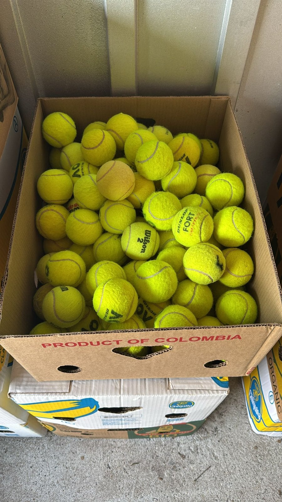 150 gebruikte tennisballen in doos, Ophalen of Verzenden, Intelligentiespeelgoed