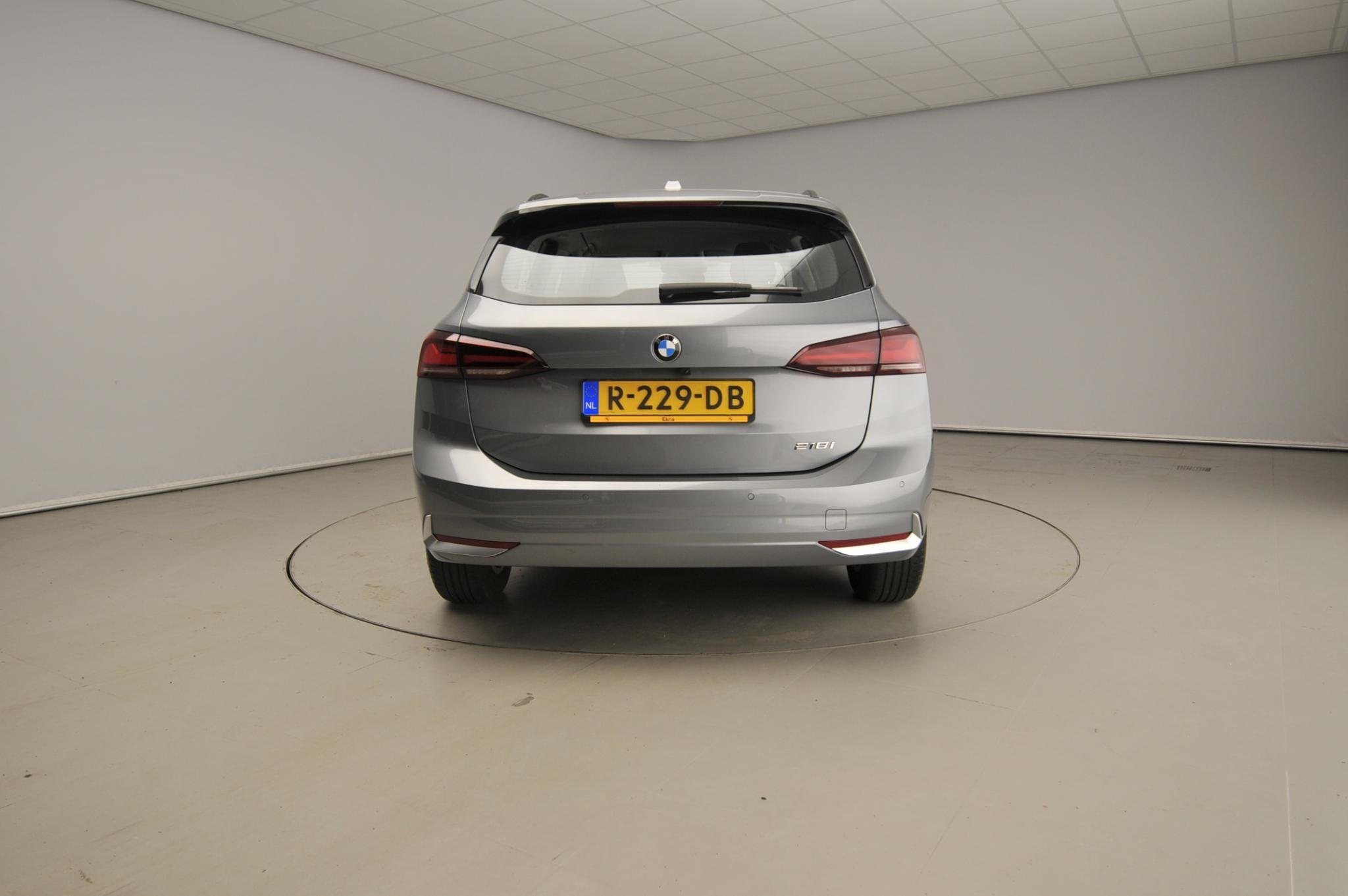 BMW 2 Serie Active Tourer 218i | LED | Navigatie | Trekhaak, Auto's, Gebruikt, Euro 6, Parkeersensor, 1445 kg
