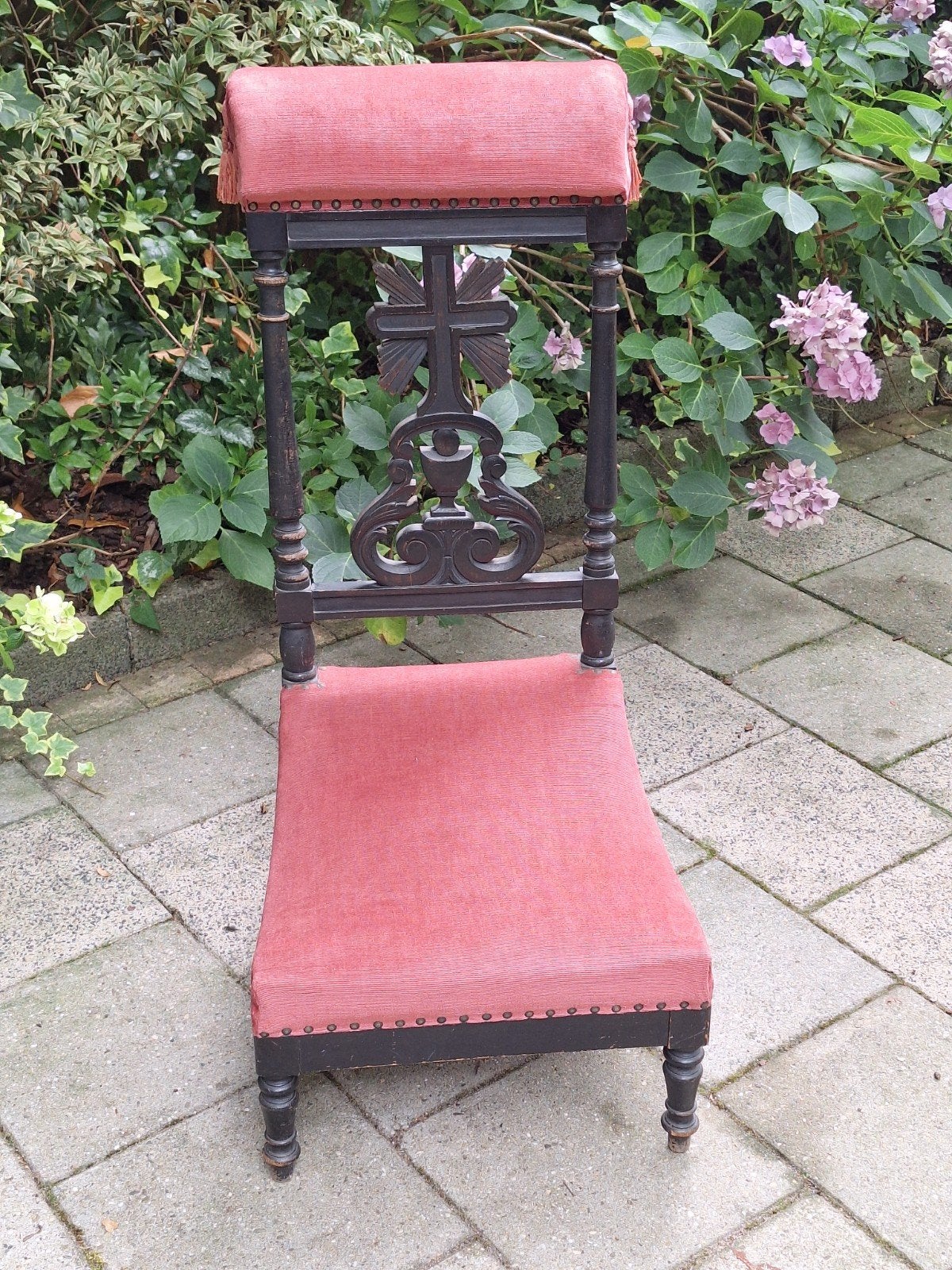 Antieke biechtstoel met rood fluweel, Ophalen